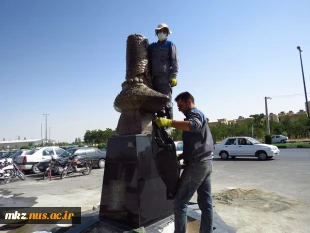 نصب مجسمه امیرکبیر در ورودی دانشکده امیرکبیر اراک 2