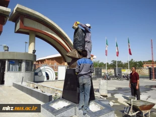 نصب مجسمه امیرکبیر در ورودی دانشکده امیرکبیر اراک 3