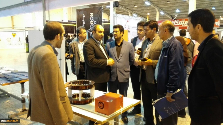 بازدید رییس سازمان صنعت ،معدن و تجارت استان و ریاست دانشگاه فنی و حرفه ای از غرفه دانشگاه  2