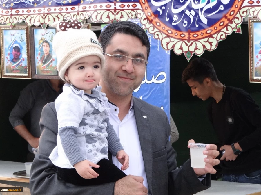 ایستگاه صلواتی در جلوی درب ورودی دانشگاه 3