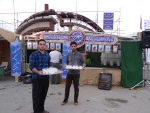 ایستگاه صلواتی در جلوی درب ورودی دانشگاه 4