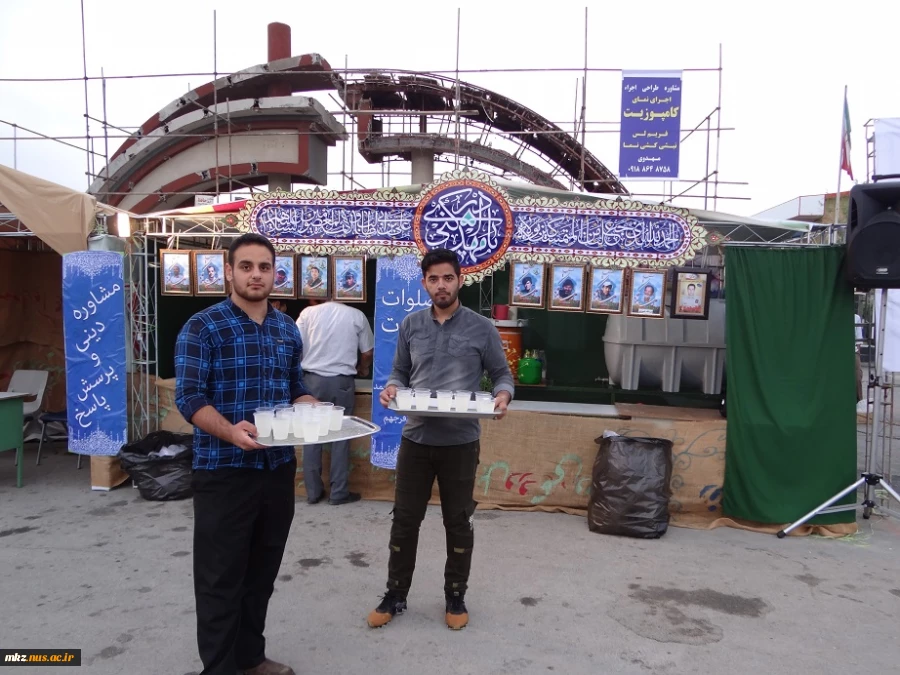 ایستگاه صلواتی در جلوی درب ورودی دانشگاه 4