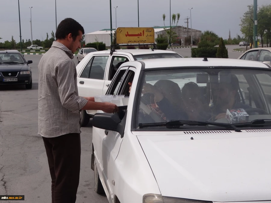 ایستگاه صلواتی در جلوی درب ورودی دانشگاه 12