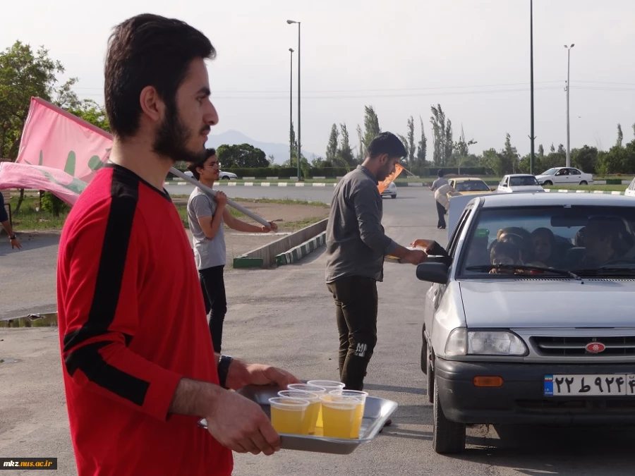 ایستگاه صلواتی در جلوی درب ورودی دانشگاه 13