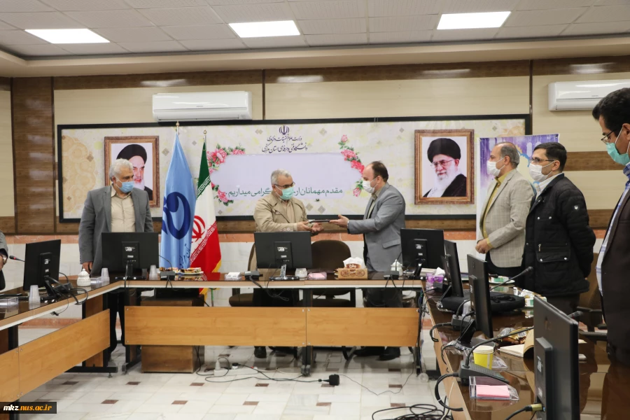 عقد تفاهم نامه همکاری و افتتاح دفتر مرکز رشد پارک علم و فناوری استان مرکزی در دانشگاه فنی و حرفه ای استان مرکزی  4