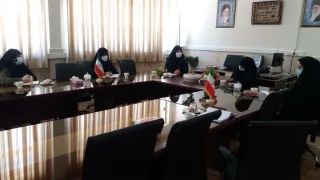 دیدار رئیس و مسئولین دانشکده فنی و حرفه ای دختران اراک با مدیرکل دفتر امور بانوان و خانواده استانداری مرکزی
