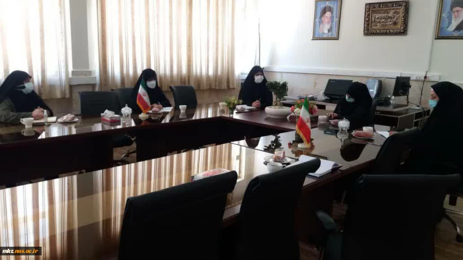 دیدار رئیس و مسئولین دانشکده فنی و حرفه ای دختران اراک با مدیرکل دفتر امور بانوان و خانواده استانداری مرکزی 2