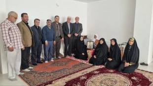 تجلیل دانشگاهیان از مادر صبور شهید والامقام "غلامحسین مرادی" 2