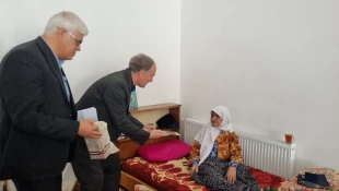 تجلیل دانشگاهیان از مادر صبور شهید والامقام "غلامحسین مرادی" 4